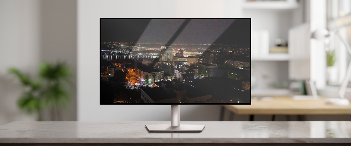 기존 IPS Black과 IPS Black 2.0 디스플레이의 명암비 비교. IPS Black 2.0은 기존보다 1.8배 높은 명실명암비를 제공하여 밝은 환경에서도 선명한 화질을 유지.
